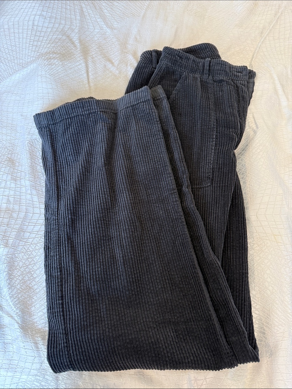 Hartford Corduroy Pants in Charcoal Gray